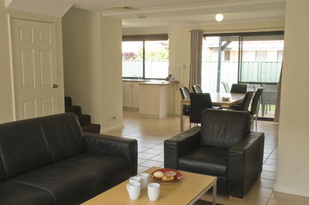 Country Comfort Perth Extérieur photo